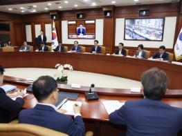 김민석 총리 '물가 안정에 총력…부동산 대출 규제 꼼꼼히 점검할 것' 기사 이미지