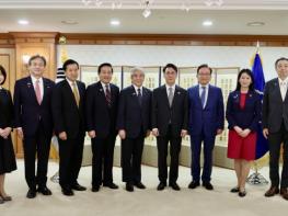 김민석 국무총리, 한일·일한 협력위원회 대표단 접견 기사 이미지